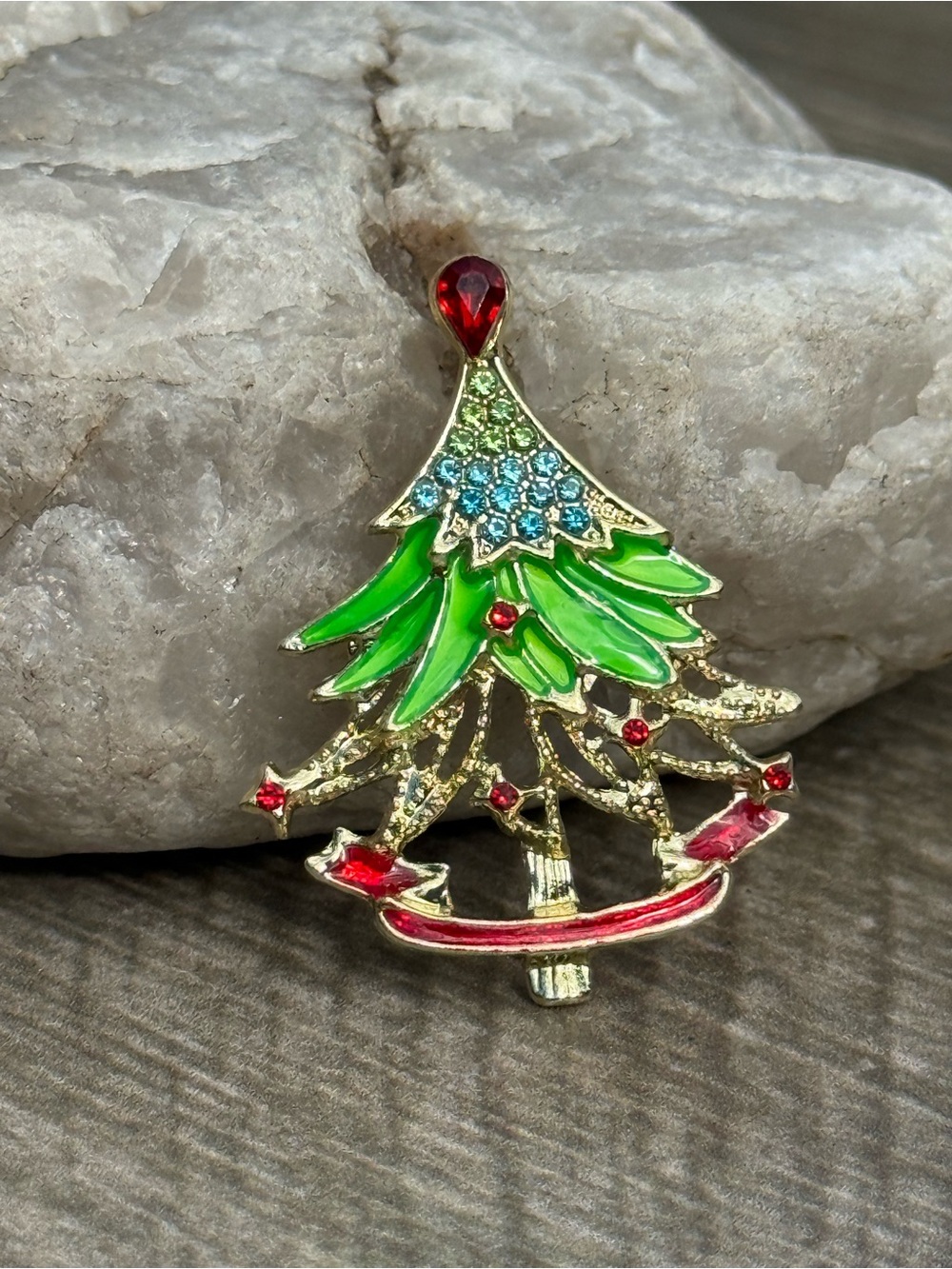 NWT Festive Green & Red Christmas Tree Pin Brooch